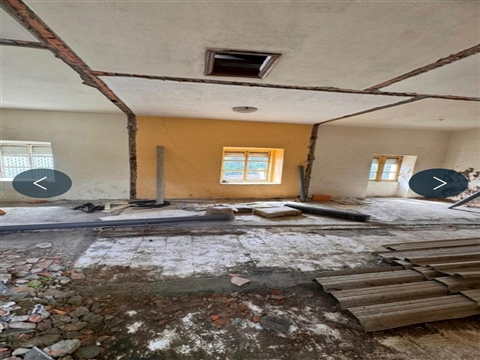 Prédio com 3 Habitações, Garagem e Terreno em Grijó