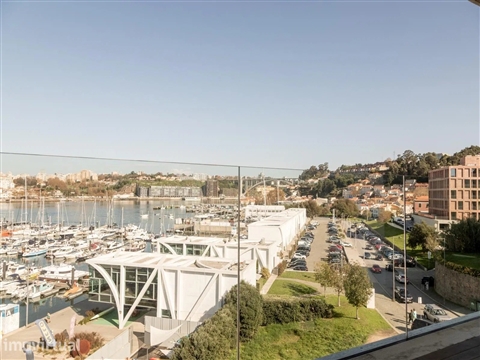T2 de Luxo com Vistas Panorâmicas sobre o Rio Douro e Marina | Afurada, Vila Nova de Gaia